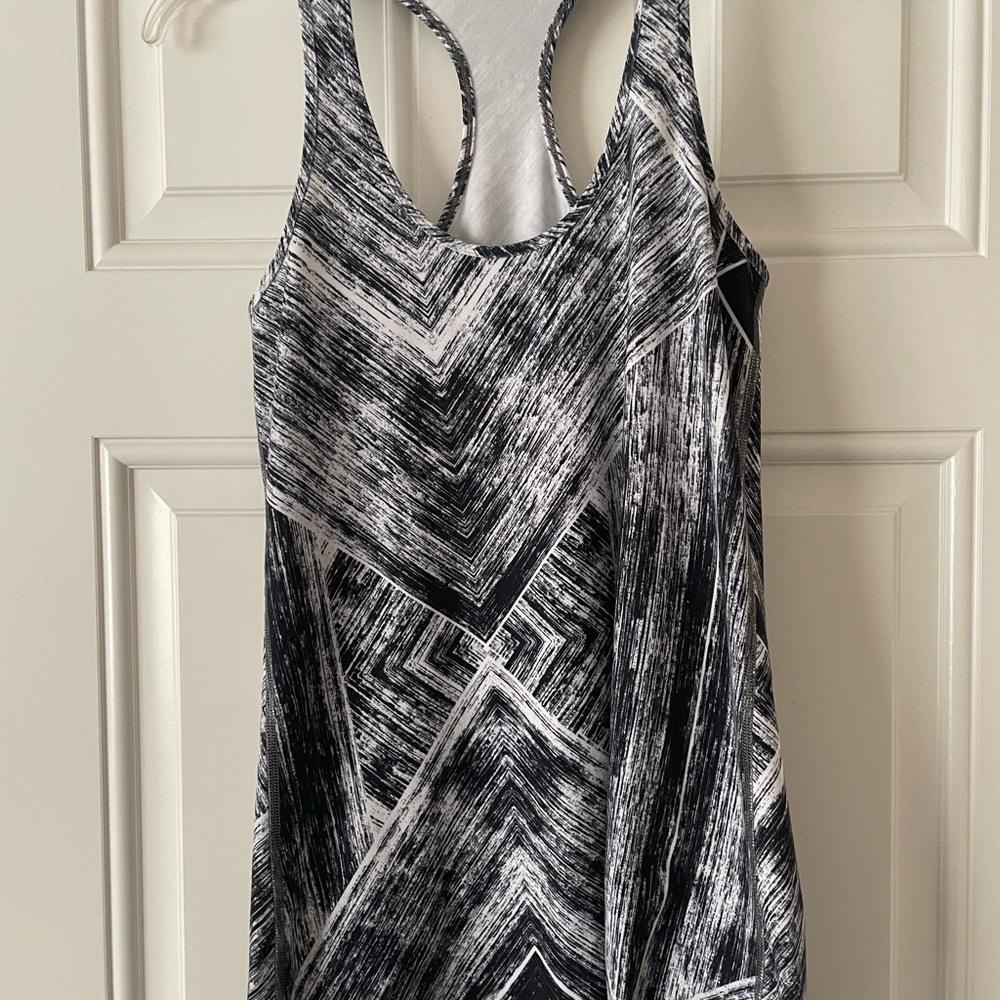 Lululemon tank size 8